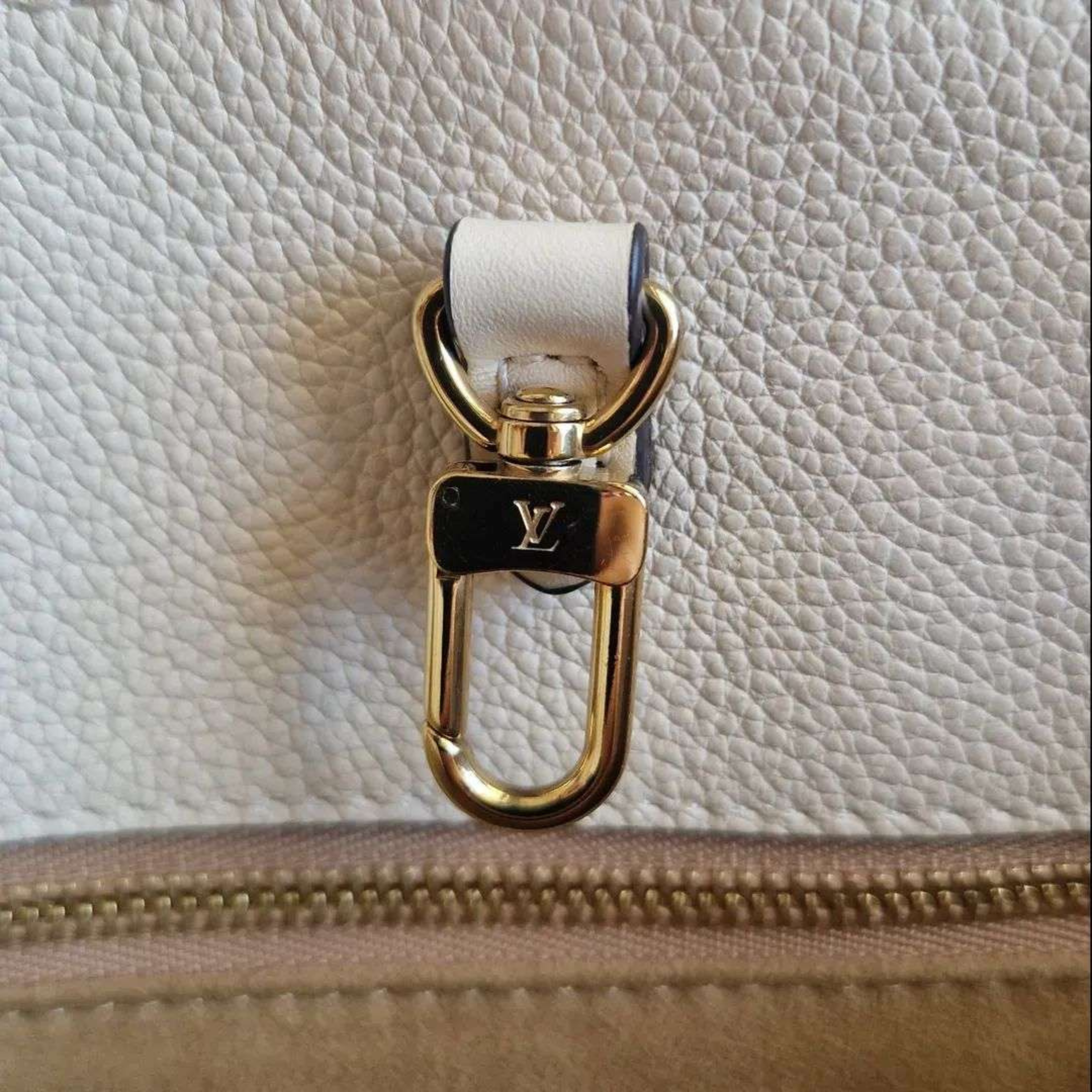 Louis Vuitton Bag | OnTheGo MM Cream Monogram